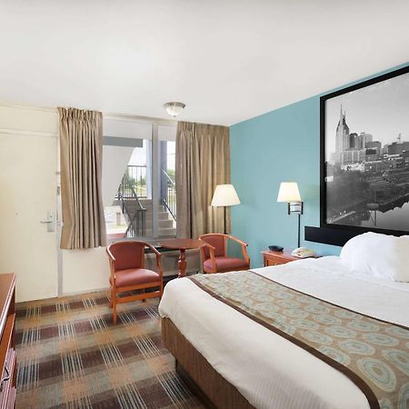 Super 8 By Wyndham Nashville Downtown Eksteriør billede
