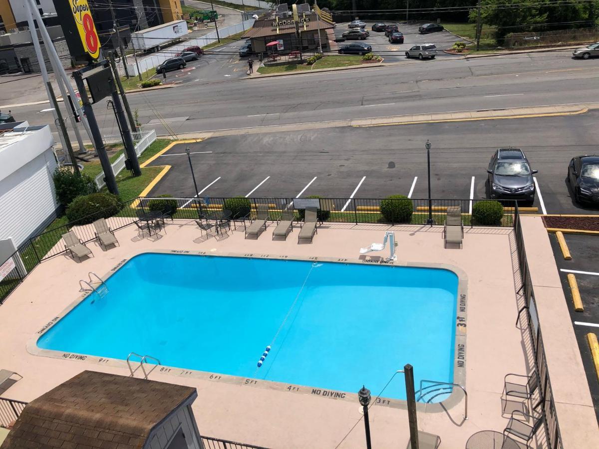 Super 8 By Wyndham Nashville Downtown Eksteriør billede