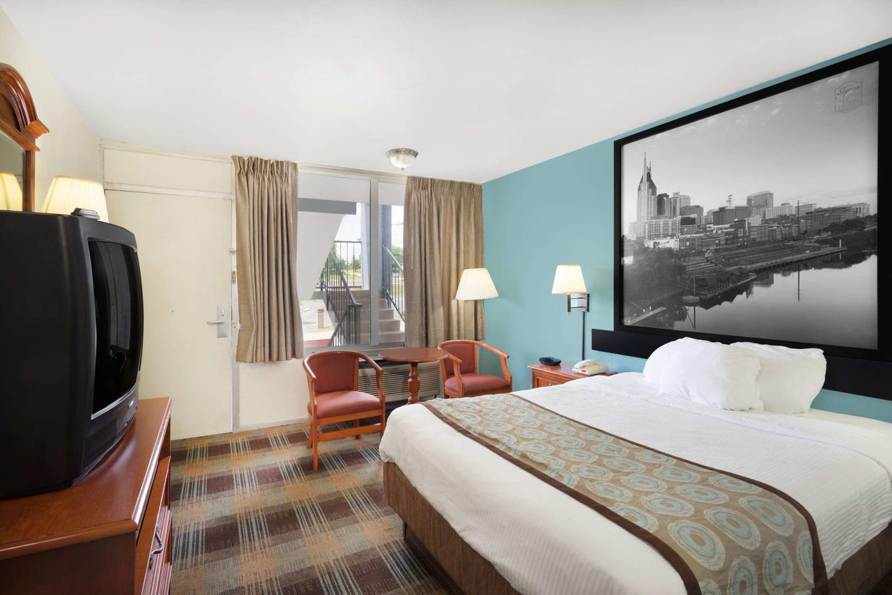 Super 8 By Wyndham Nashville Downtown Eksteriør billede