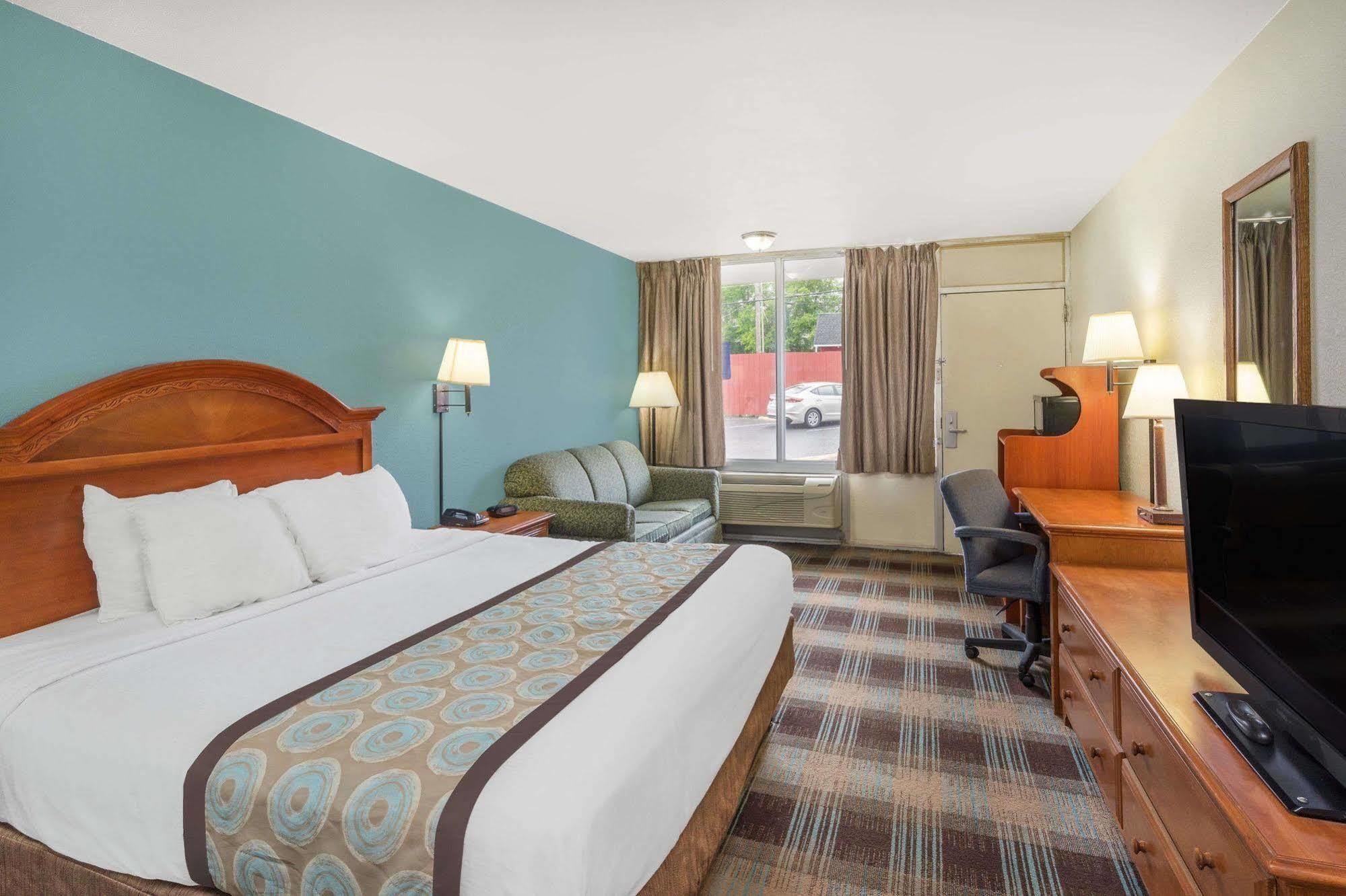 Super 8 By Wyndham Nashville Downtown Eksteriør billede