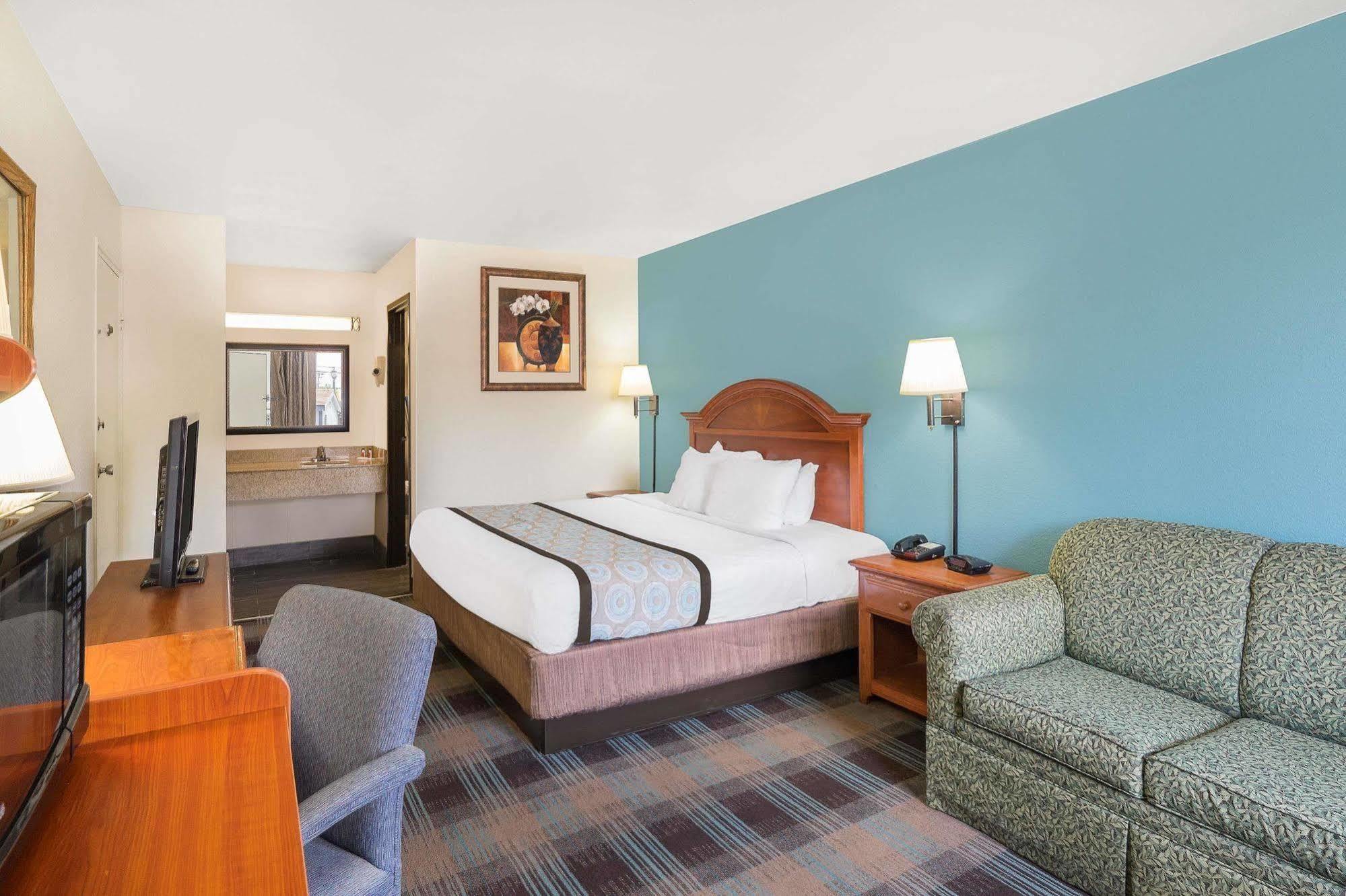 Super 8 By Wyndham Nashville Downtown Eksteriør billede