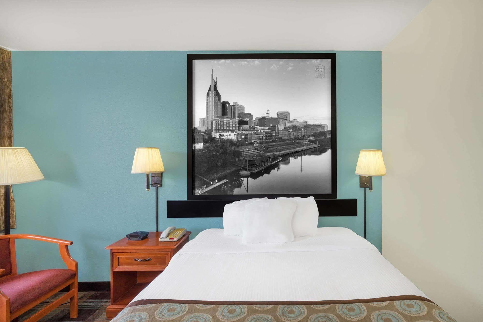 Super 8 By Wyndham Nashville Downtown Eksteriør billede